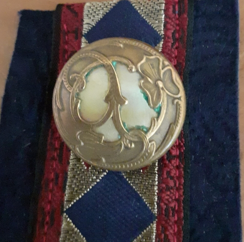 bracelet manchette, bracelet en cuir, galon tissé, bouton ancien art nouveau, création de bijoux, modèle unique