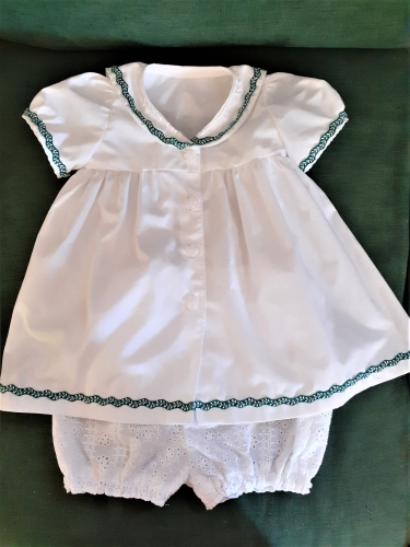 robe de bébé, couture bébé, robe de baptême, patron Burda coton blanc, broderie anglaise, bloomer bébé, création textile, 