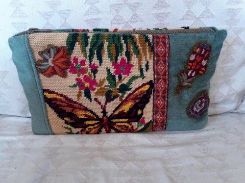 pochettes, canevas,broderies, appliqués, velours, broderies, recyclage,upcycling,création textile