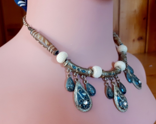 création de bijoux, création de collier, recyclage de perles, perles, bronze doré, perles en bois, perles en cornes