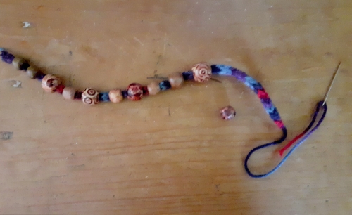 bracelets, création de bracelets, création des enfants, tricotin, perles,